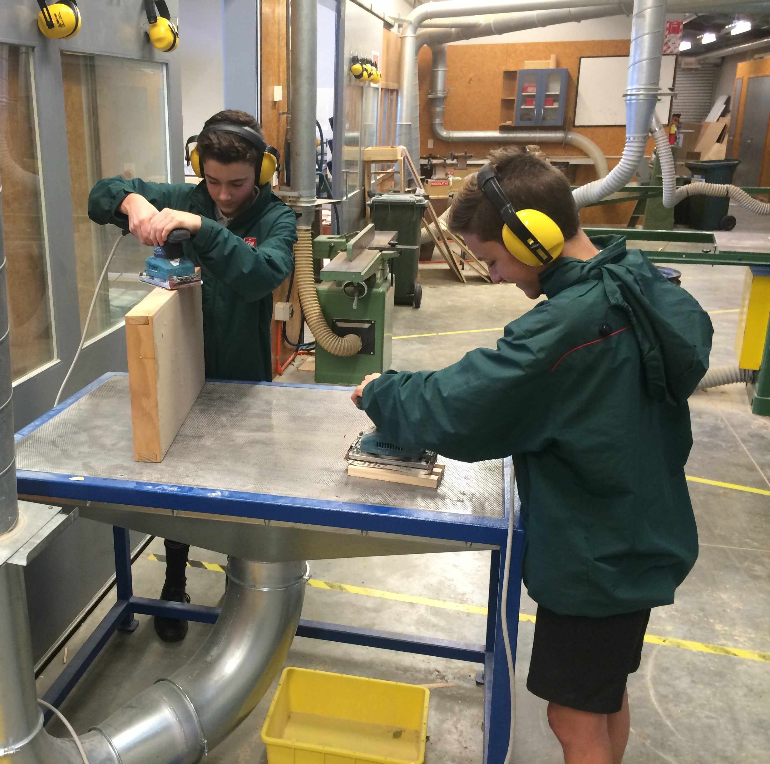 Protect young lungs: flexible Downdraft tables can be mounted on wheels or connected to fixed ducting